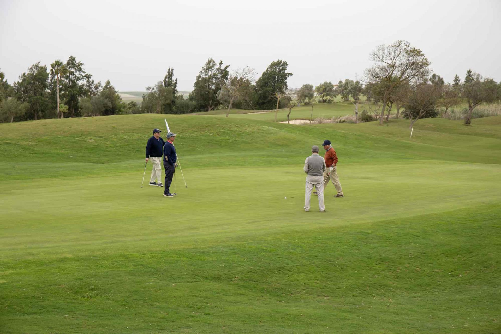 El XXI Campeonato de Golf del COMCADIZ deparó una jornada de alto nivel deportivo y de encuentro entre colegiados