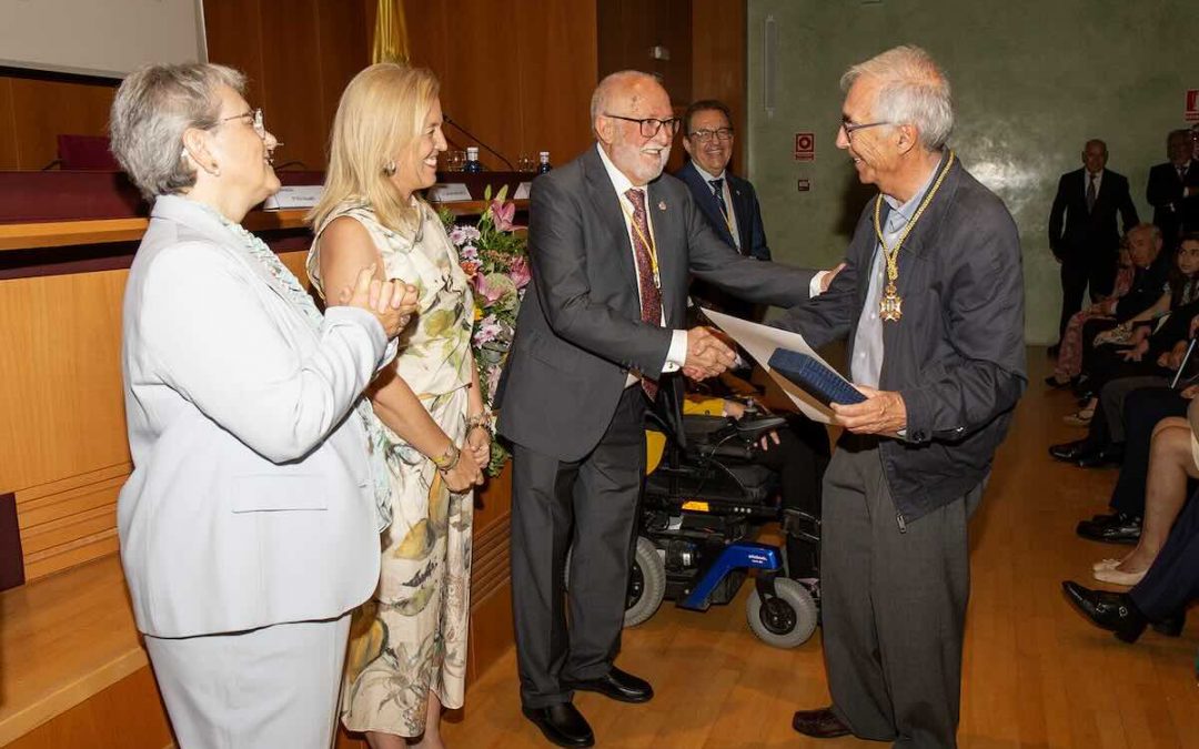 Cruces de Plata a los 50 años de entrega a la profesión