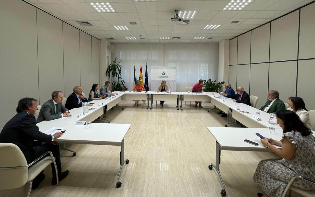 Los médicos andaluces mantienen un primer encuentro con la consejera de Salud