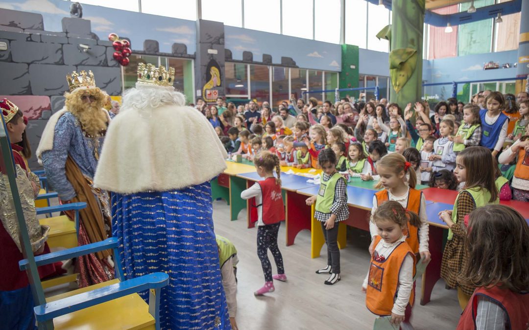 Más de 700 niños disfrutaron de la fiesta infantil de Reyes del COMCADIZ