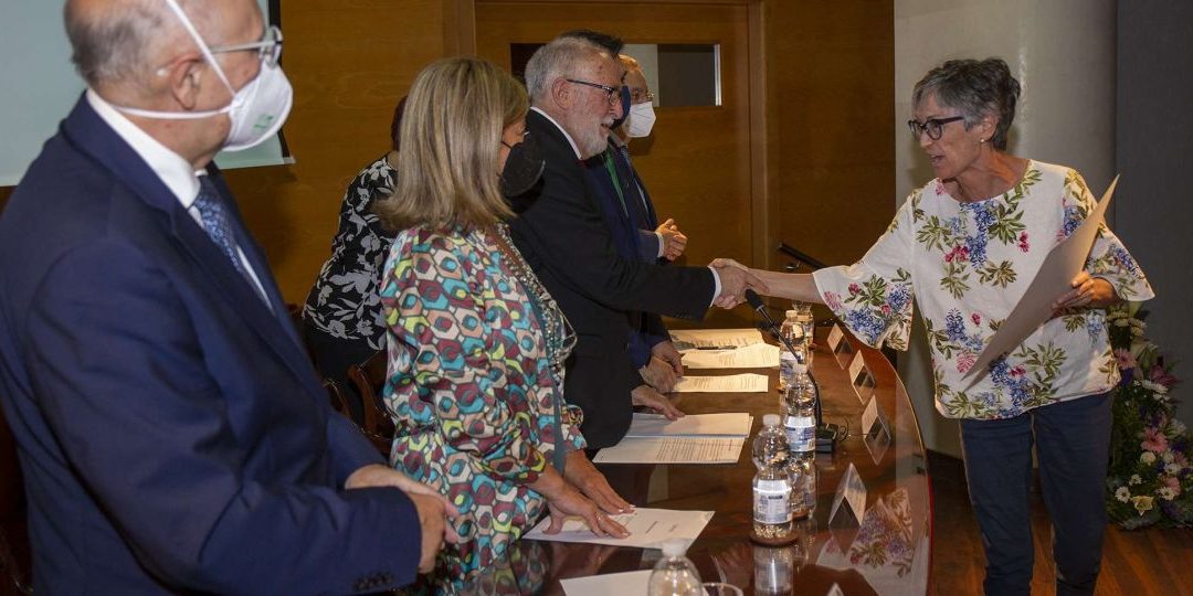 Homenaje del COMCADIZ a la dedicación y el compromiso de los Colegiados Honoríficos