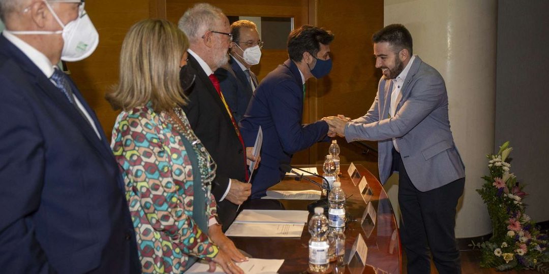 El COMCADIZ entrega sus Premios y Becas con motivo de la Festividad de la Patrona de la profesión