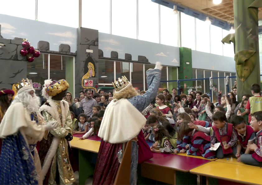 Más de 750 hijos de colegiados participaron en la fiesta infantil de Reyes
