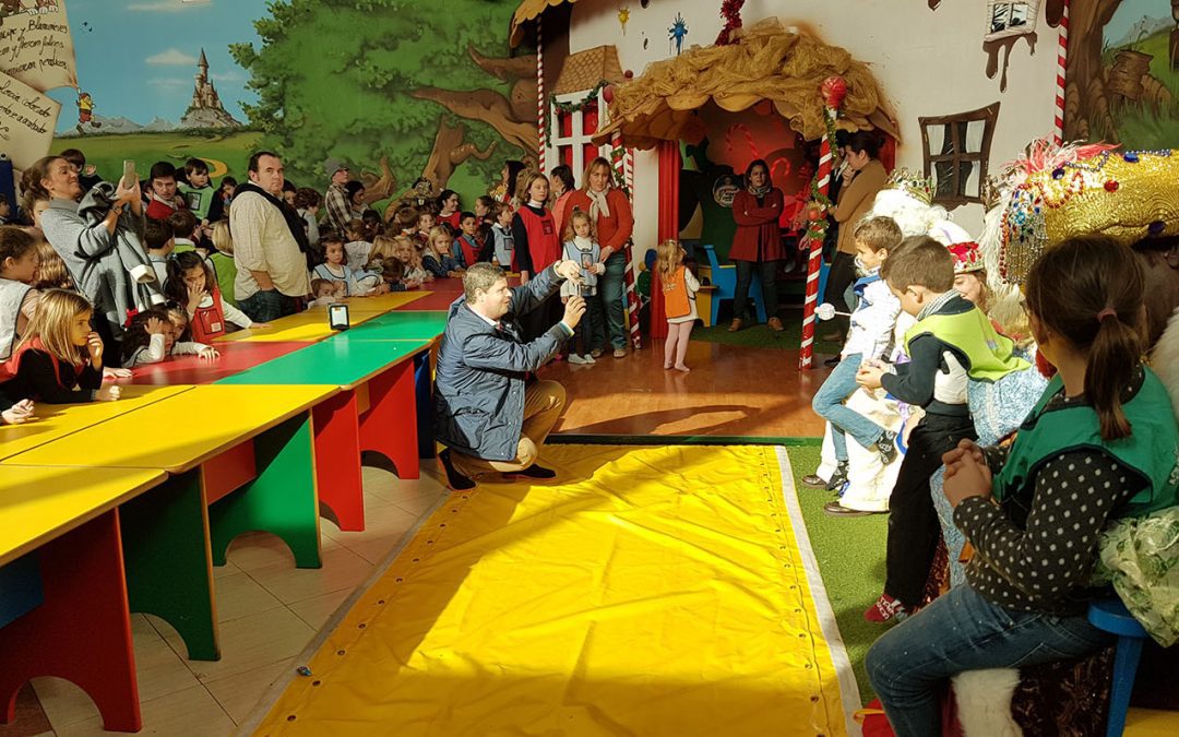 750 niños participaron en la fiesta infantil de Reyes del COMCADIZ
